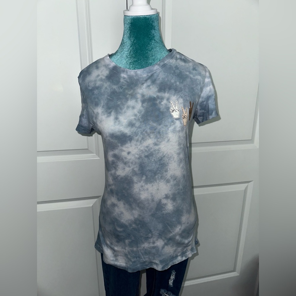 Graphic tee 👚✨ - Picture 2 of 4